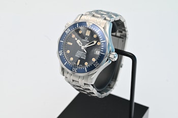Sold: Omega Seamaster Professional box and papers Mid Size ref: 2551.80 - Newly serviced-418