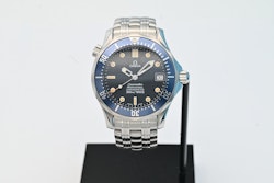 Sold: Omega Seamaster Professional box and papers Mid Size ref: 2551.80 - Newly serviced-418