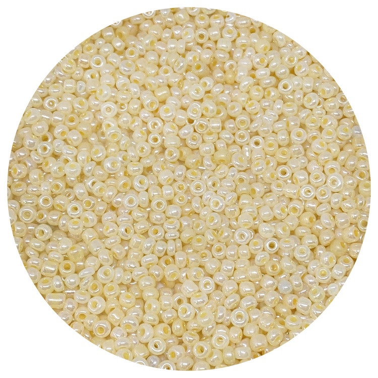 Seed beads 8/0 light lemon