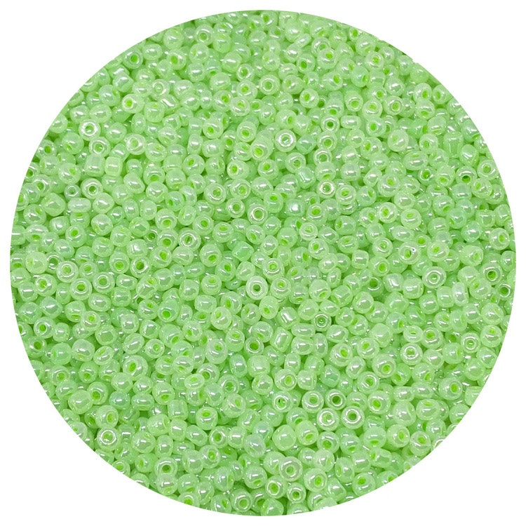 Seed beads 8/0 gorgeous green