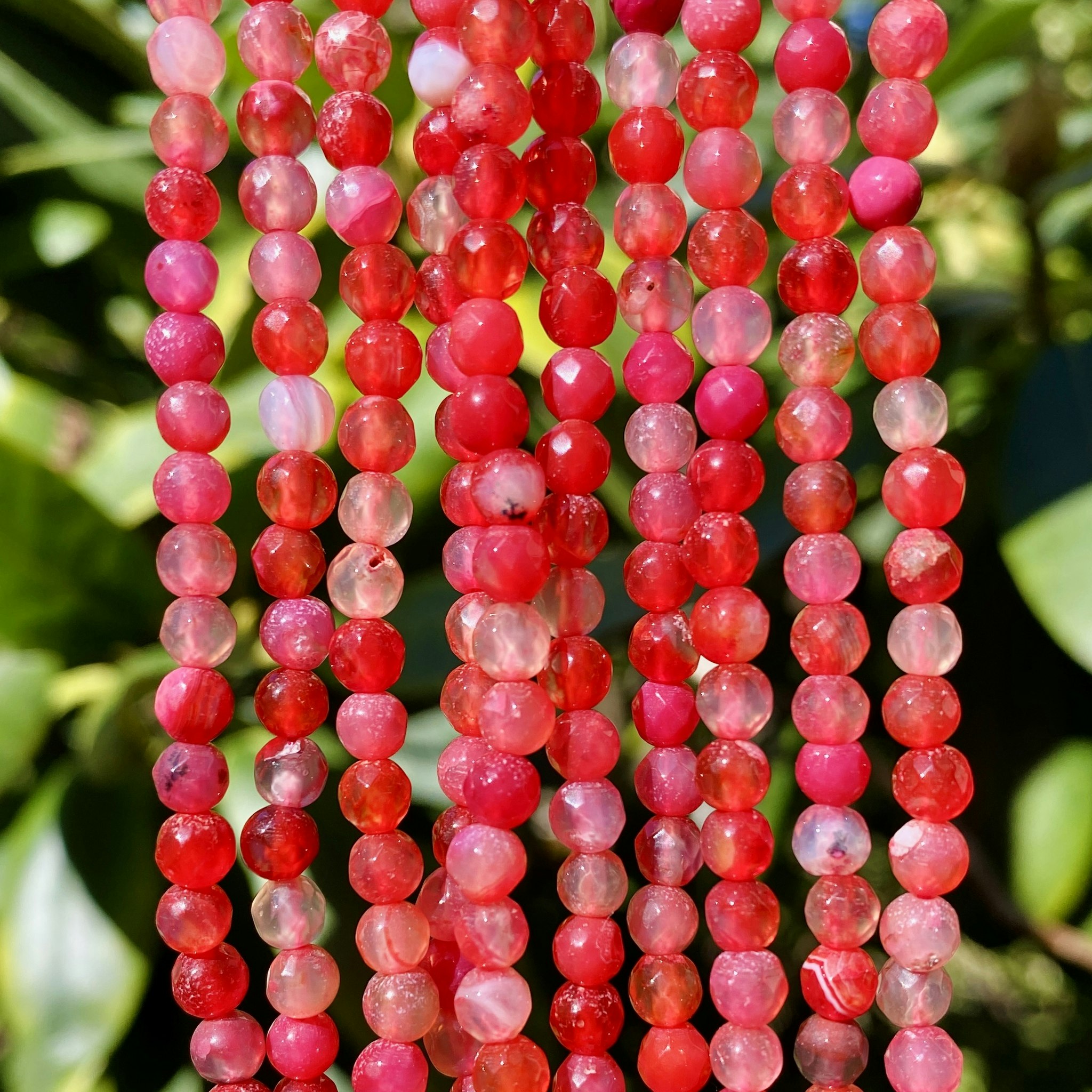 Agater krackelerade 4 mm strawberry