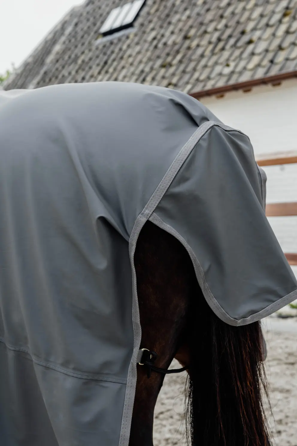 Kentucky Horse Raincoat Hurricane med hål för stigbyglarna
