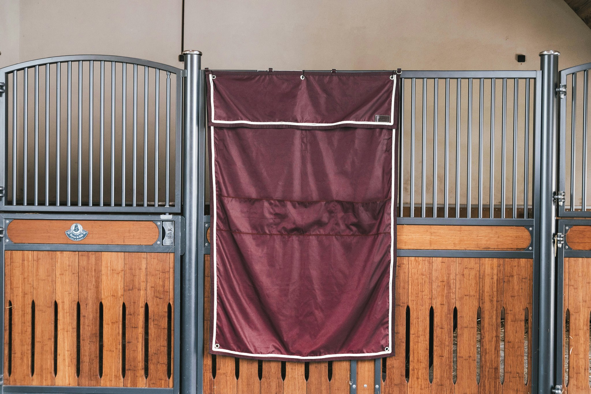 Kentucky Horsewear Stable Curtain Classic with pockets