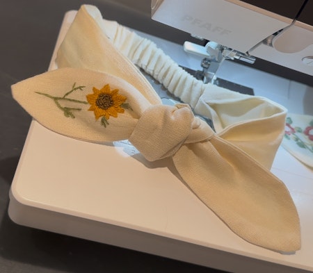 Broderte hårpynt