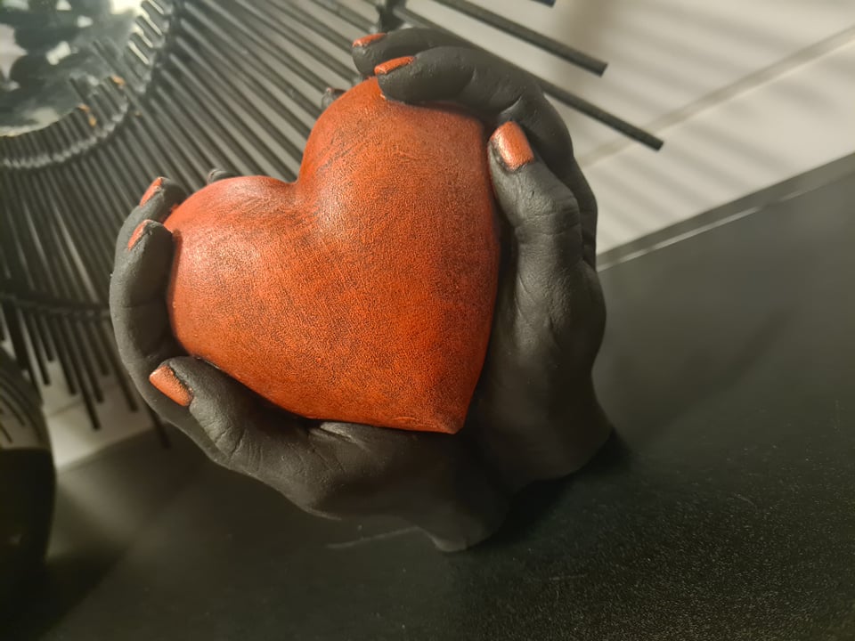 Händer med hjärta