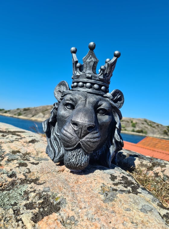 Lejonhuvud med krona