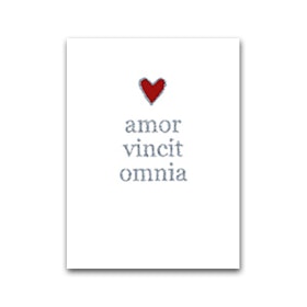 Nobhilldesigners litet kort "amor vincit omnia"