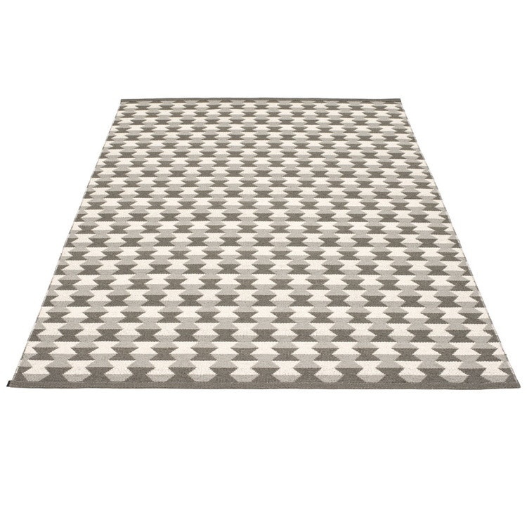 Pappelina matta Dana Warm Grey · Charcoal · Vanilla 180x275 cm