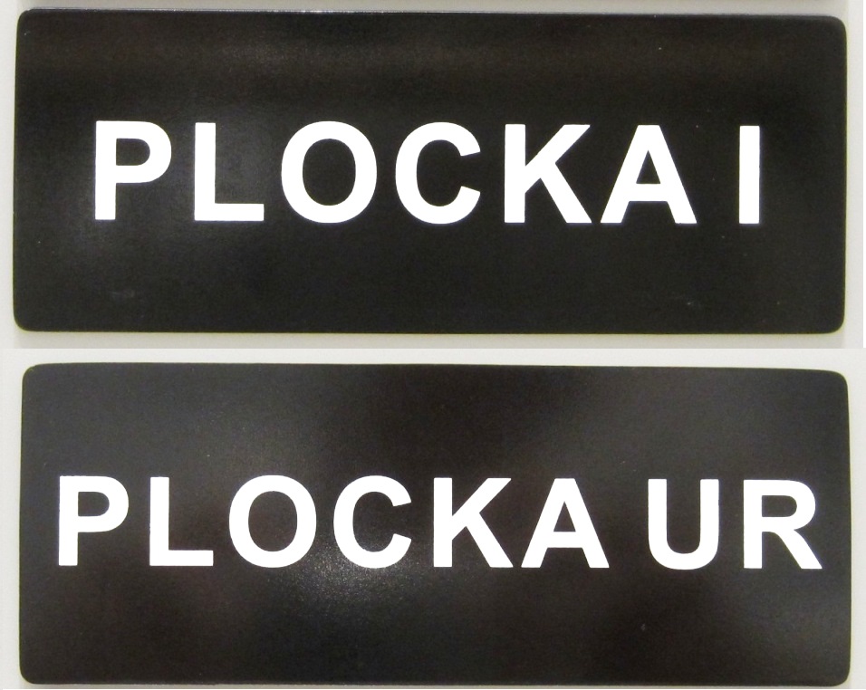 Diskmaskinsskylt PLOCKA I/PLOCKA UR svart