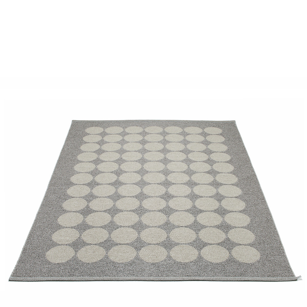 Pappelina matta Hugo Granit metallic · Warm grey 180 x 260 cm