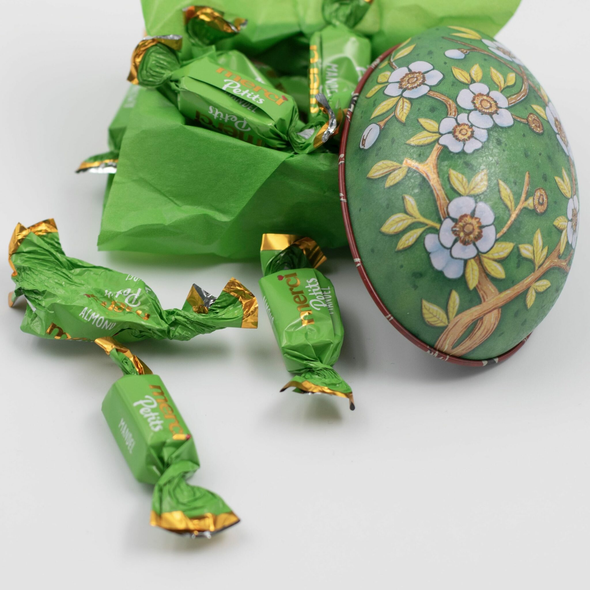 Påskägg Faberge grön med kvist