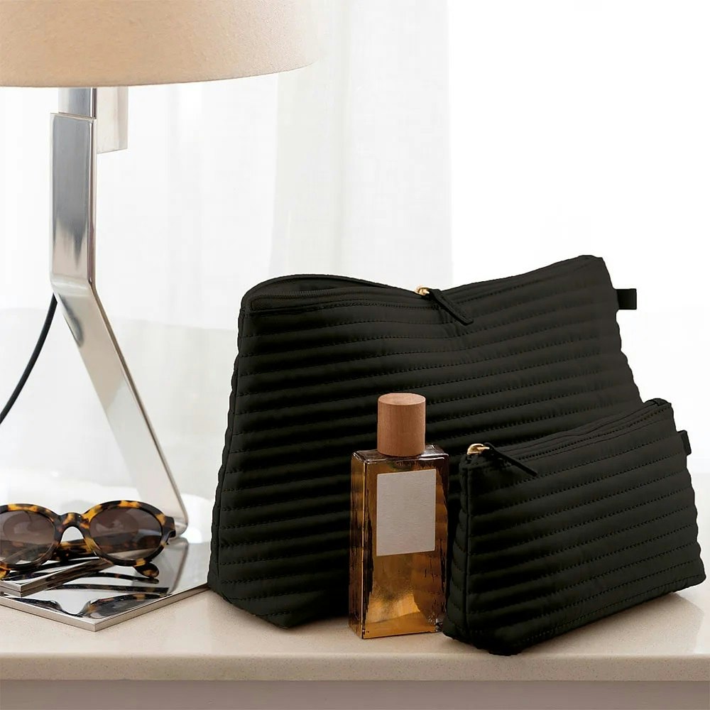 Ceannis necessär Soft quilted stripes black