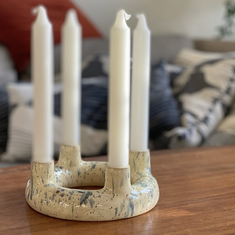 Adventsljusstake VANILJ med blå stänk