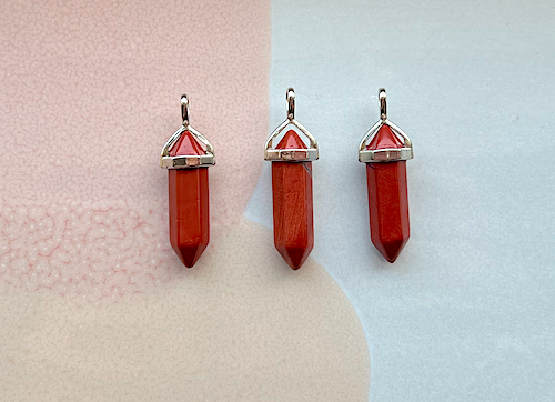 Kristallhänge av Röd Jaspis med Silverhänge