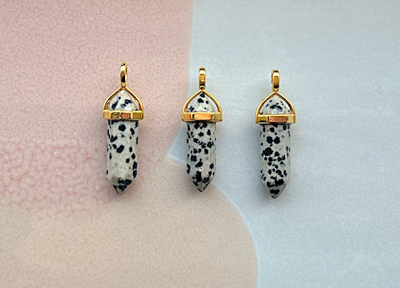 Kristallhänge av Dalmatinerjaspis med Guldhänge