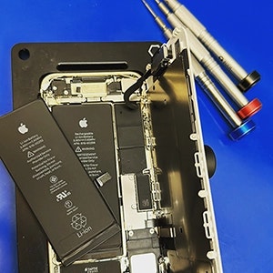 iPhone service med äkta Apple-batterier?