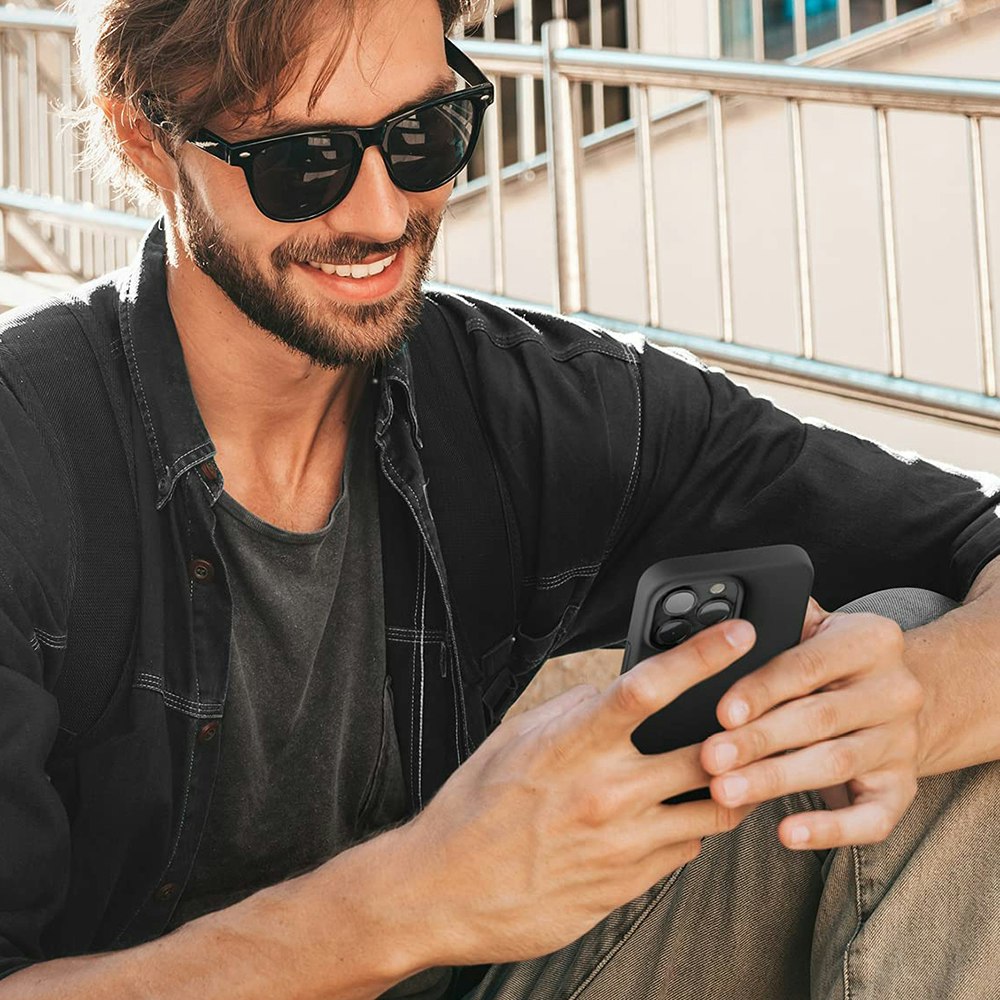 iPhone 16 Pro MC Silikonskal Svart