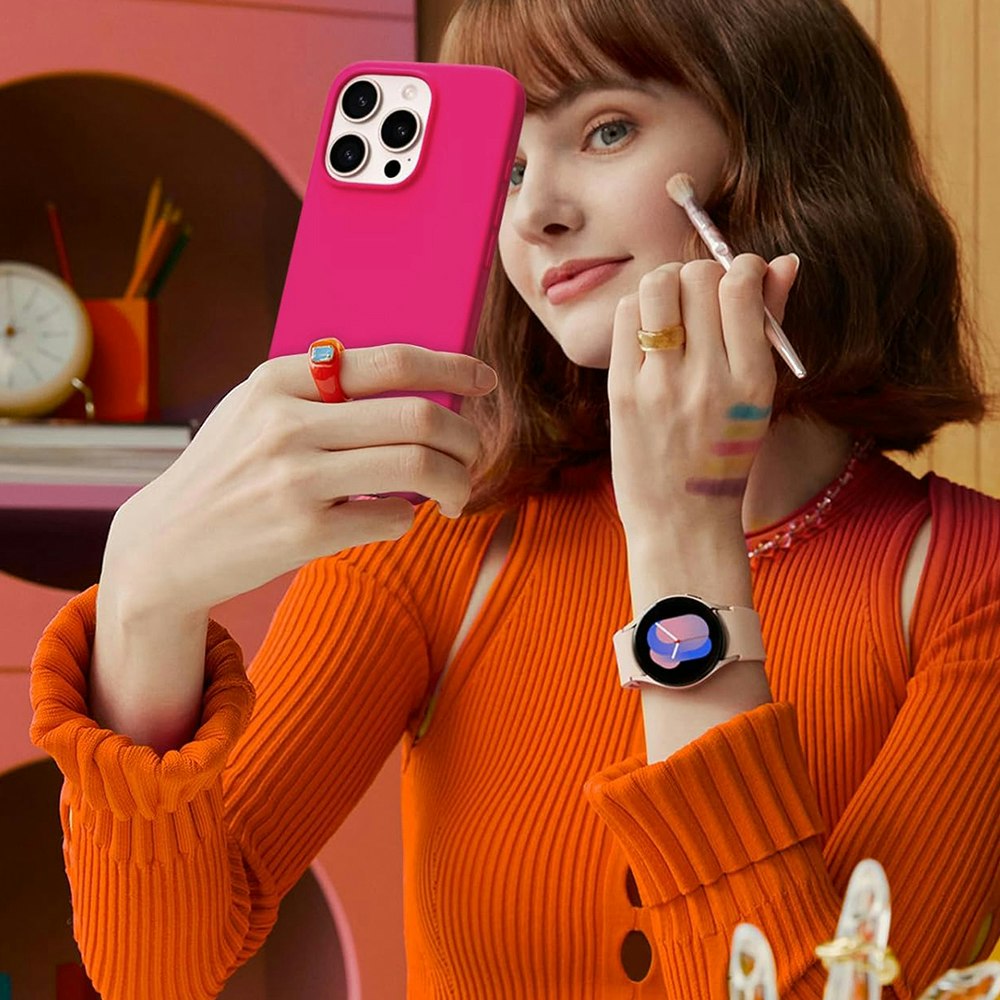 iPhone 16 Pro MC Silikonskal Cerise färg