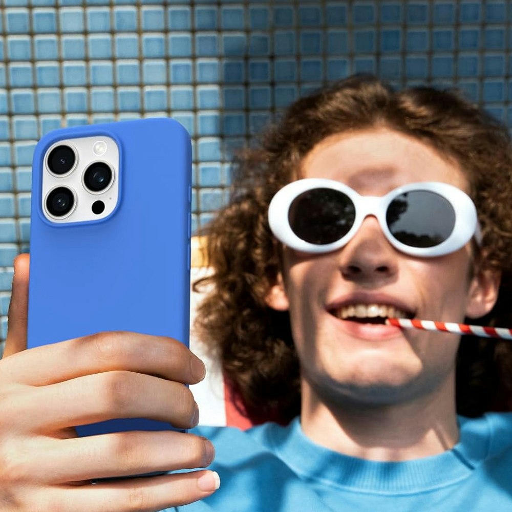 iPhone 16 Pro MC Silikonskal Blå färg