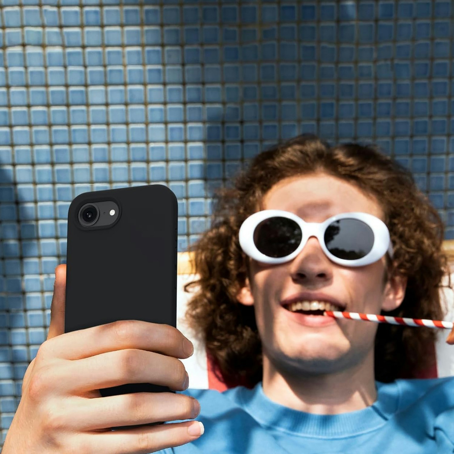 iPhone 16e MC Silikonskal i svart färg