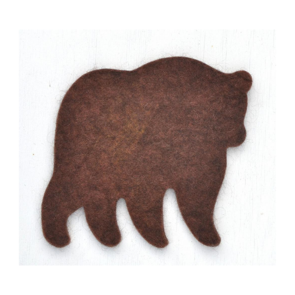 Karottunderlägg tovat fårull väldigt värmetåligt motiv av brun björn
