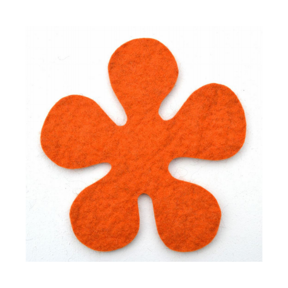 Karottunderlägg tovat fårull väldigt värmetåligt motiv av orange blomma