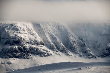 Hallingskarvet fotografert fra Hellevatnet nært