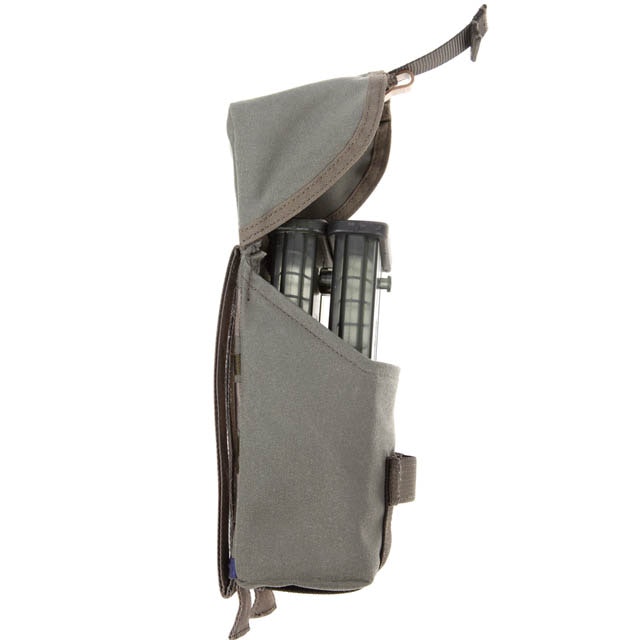 Dual magazine pouch