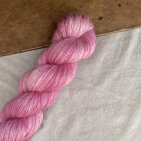 Fluffy Singles DK - OOAK Rosa