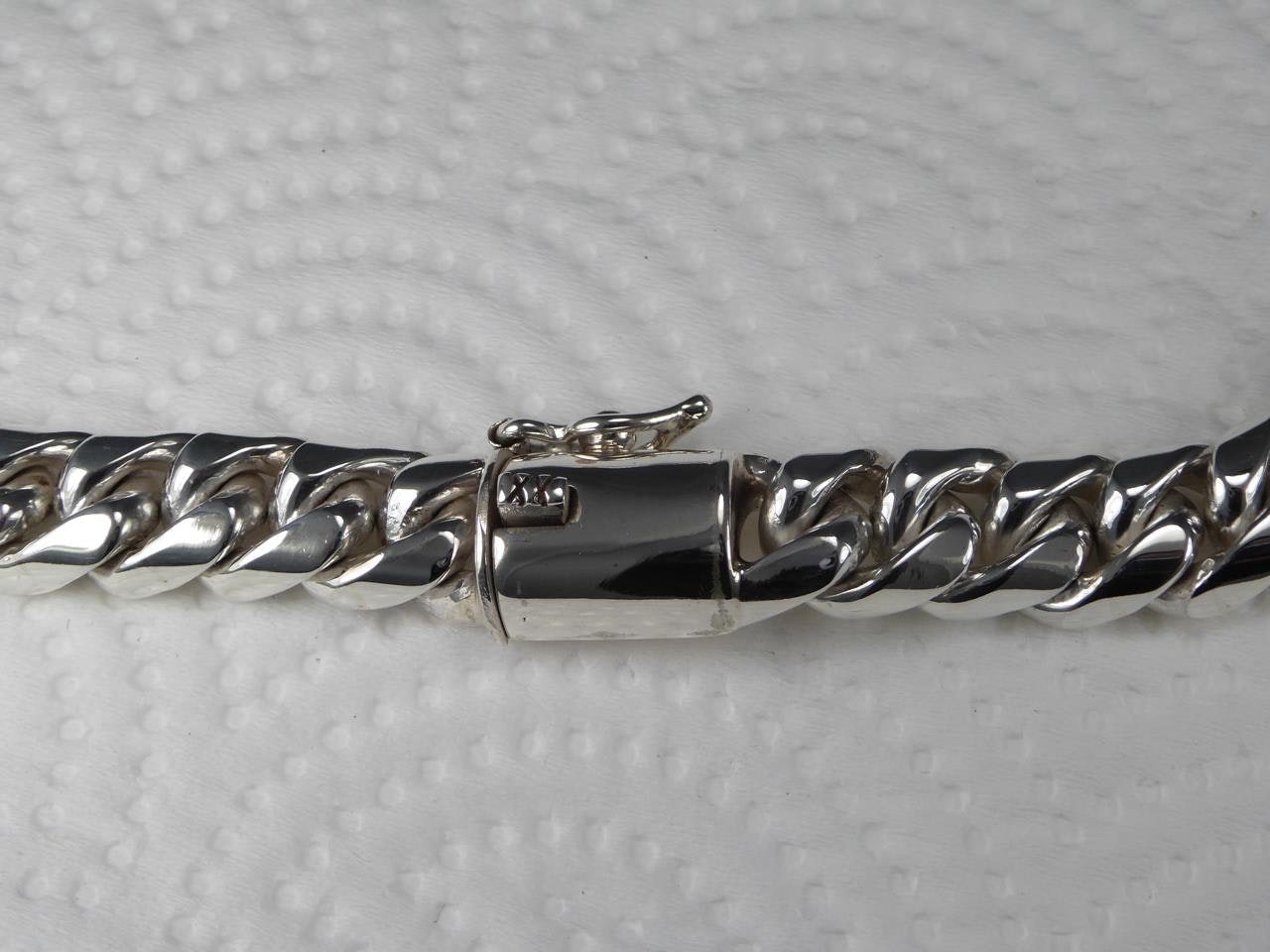 Rundad Pansarlänk 15 / 14 mm. bred. x 6-7 mm hög. 100% solid Sterling silver. Handsmide.