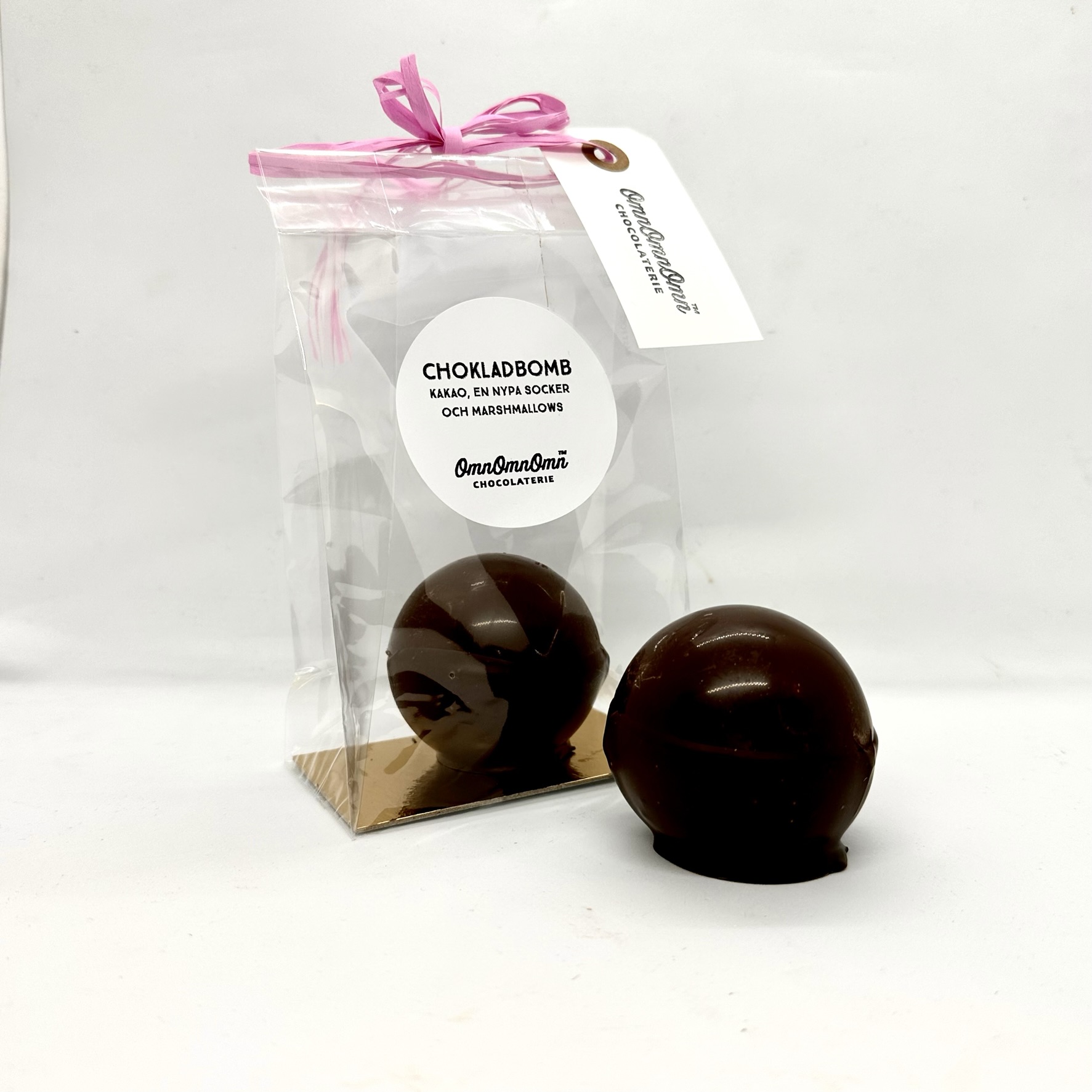 Chokladbomb med kakao, mörkt socker och marshmallows