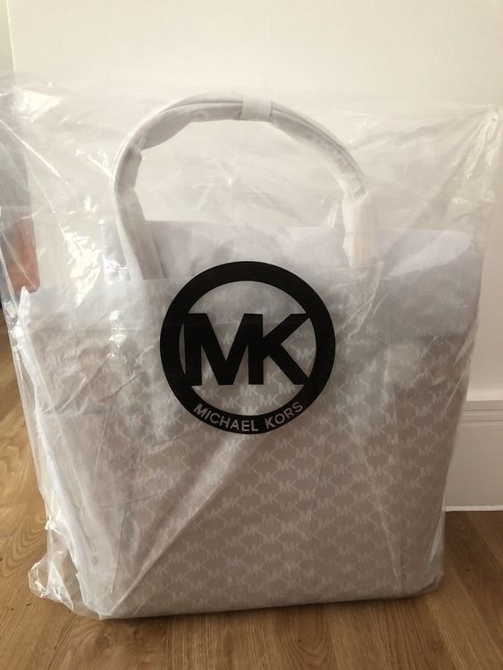 Brand New Original/Authentic Michael kors Oyster Large