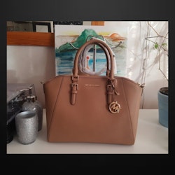 Brandnew Original Michael Kors Ciara Saffiano Large Top