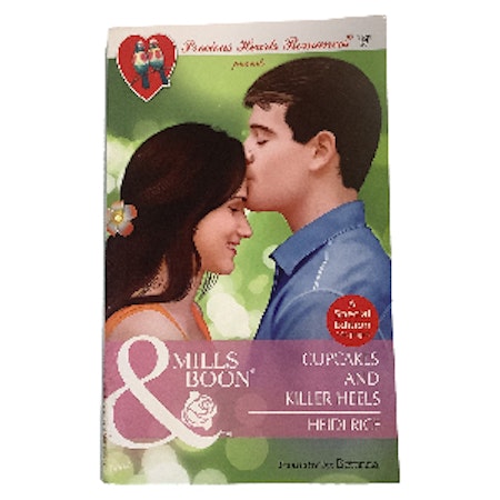 Pocket book- Cupcakes and killer heels