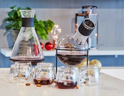 Rosita Glöggkaraff glas svart smidesställnnig rymd 1liter