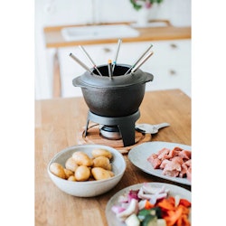 Fonda Fondue gjutjärn akacia träplatta 21*18,4*9,8 cm