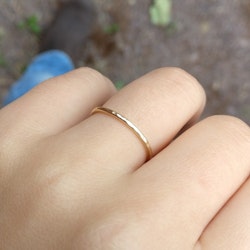 18K Gold Dainty Ring 1.2 mm 100% Recycled