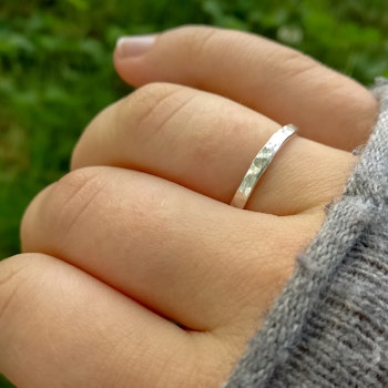 Ring Hammered 2,5 mm Recycled Silver