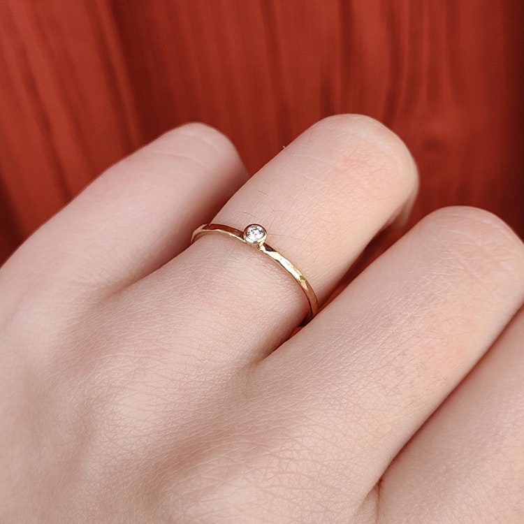 Hilda Tiny Diamond Ring Gerecycled 18K Goud