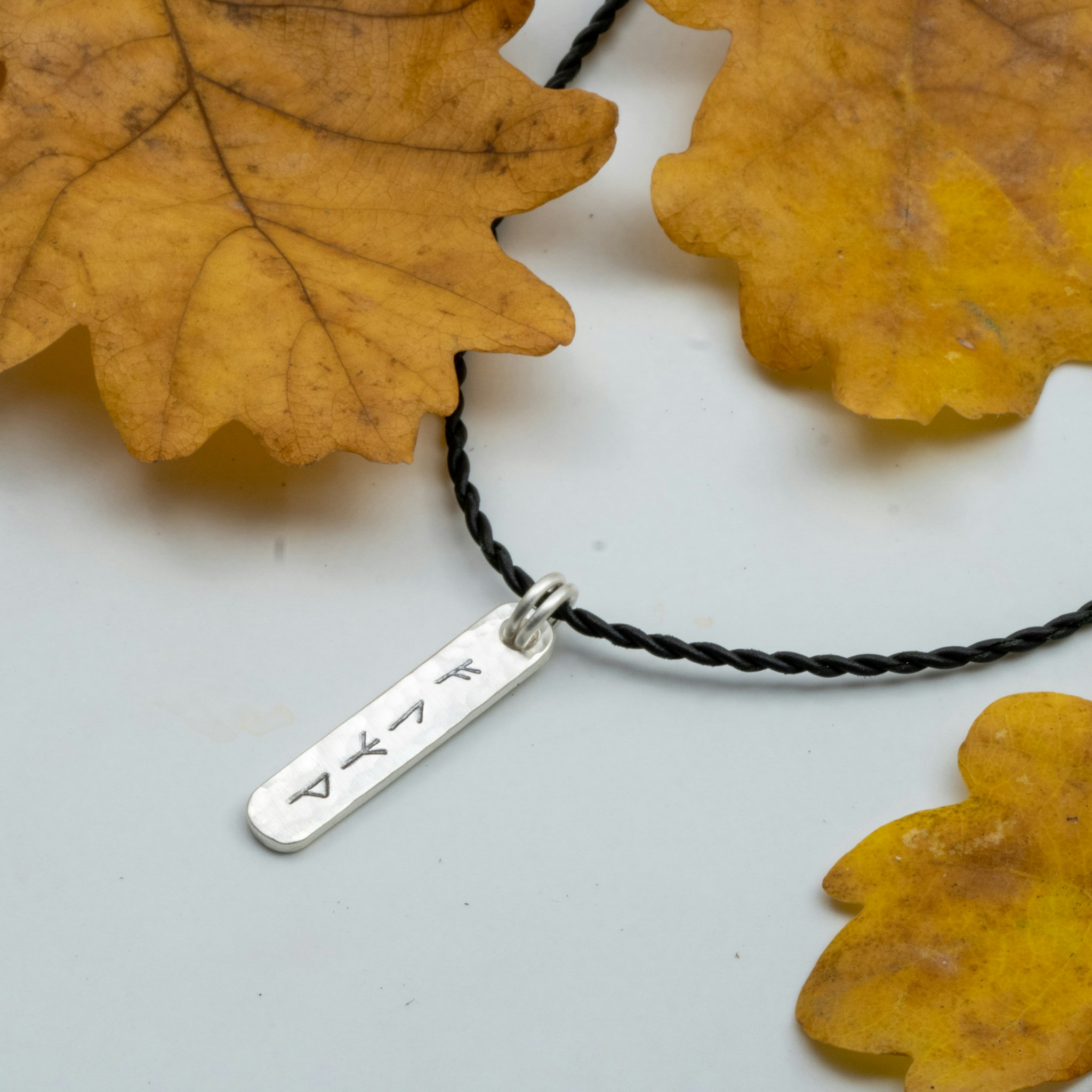 Ketting Runen Gerecycled Sterling Zilver Leer