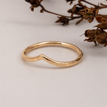 18K Chevron Ring Hammered Recycled Gold