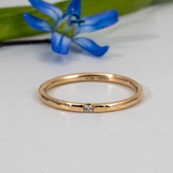 R18K Lily Ring Recycled Diamonds Gold