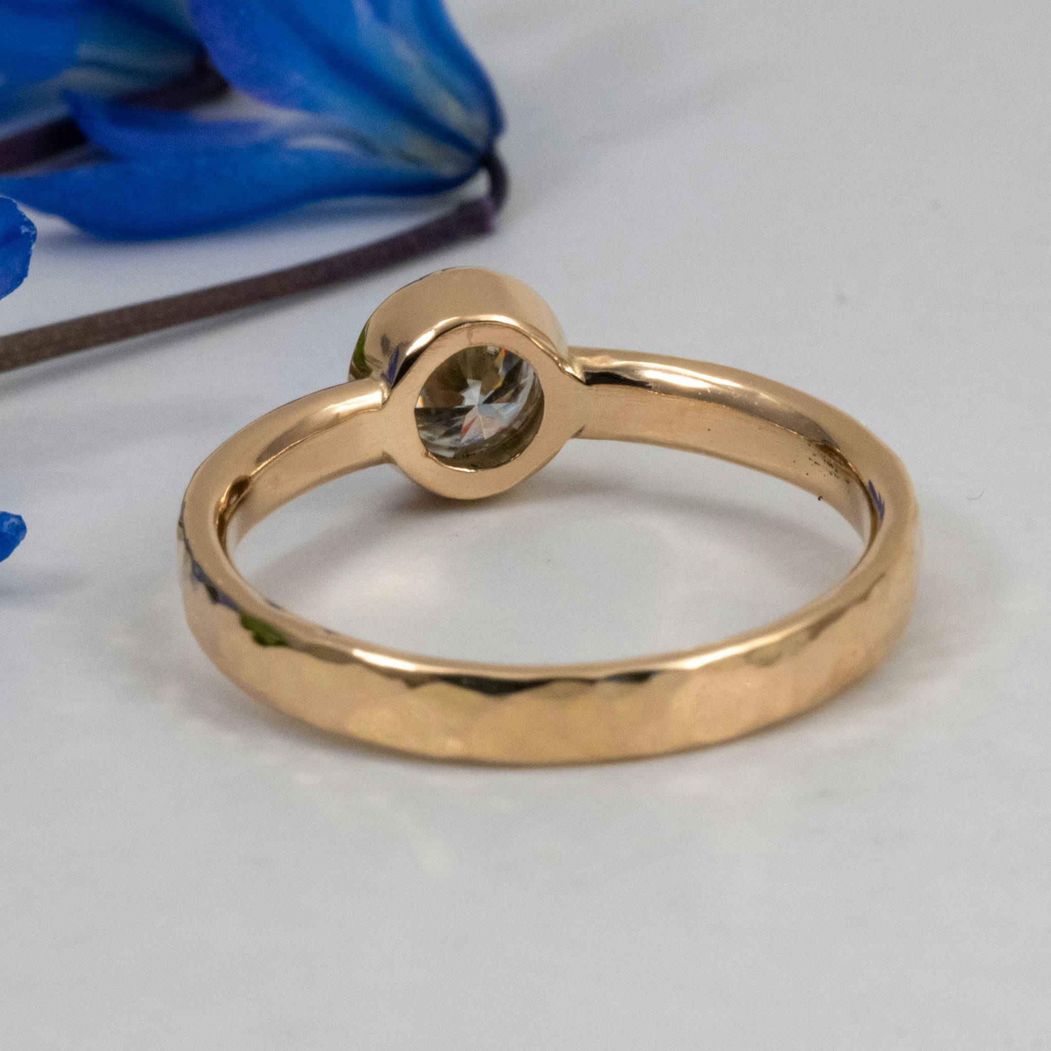 Greta - Moissanite Engagementring 18K Recycled Gold