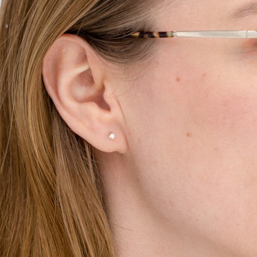 18K Lab-grown Emerald Mini Comfort Oorbellen Gerecycled Goud