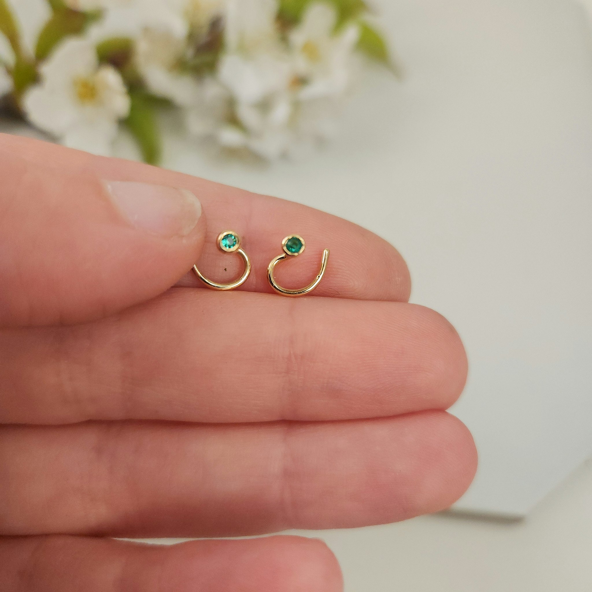 18K Lab-grown Emerald Mini Comfort Earrings Recycled Gold