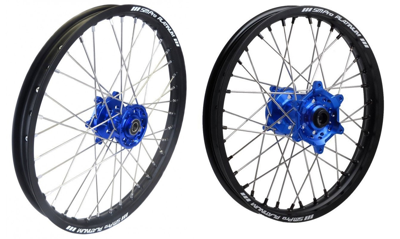 Hjulset Husqvarna MX motocross 19-21. Komplett hjulset Husqvarna med Blåa nav Svarta fälgar Husqvarna FC/TC 125-450 Motocross 2014-2022.