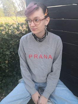 Sweatshirt med text, grå