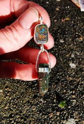 Opal i matrix med Lodolit kristall