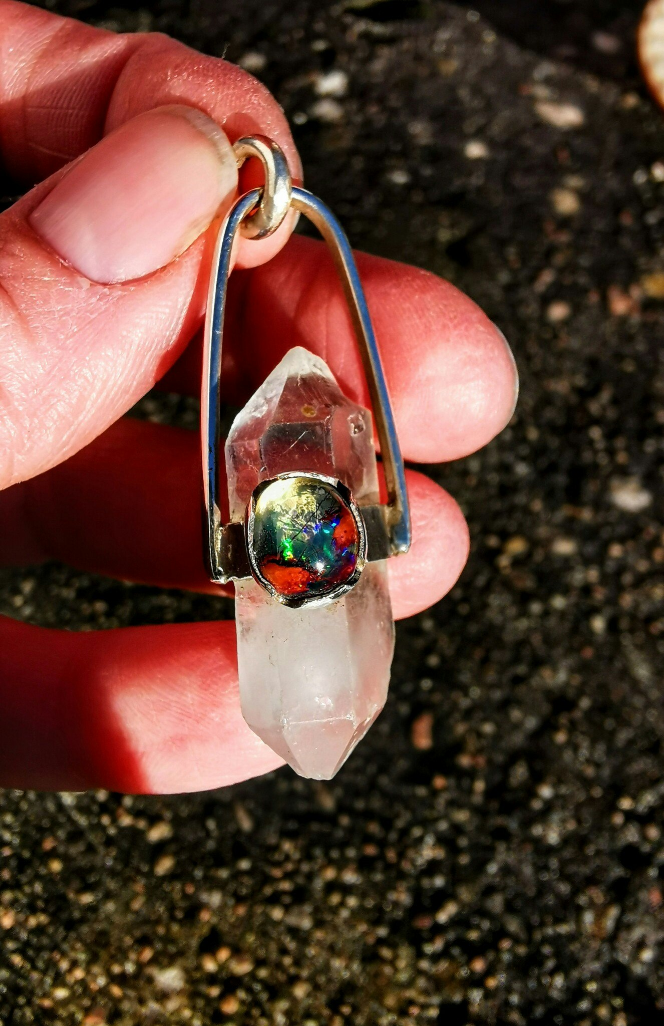 Dubbelterminerad bergkristall med unik Opal från Australien