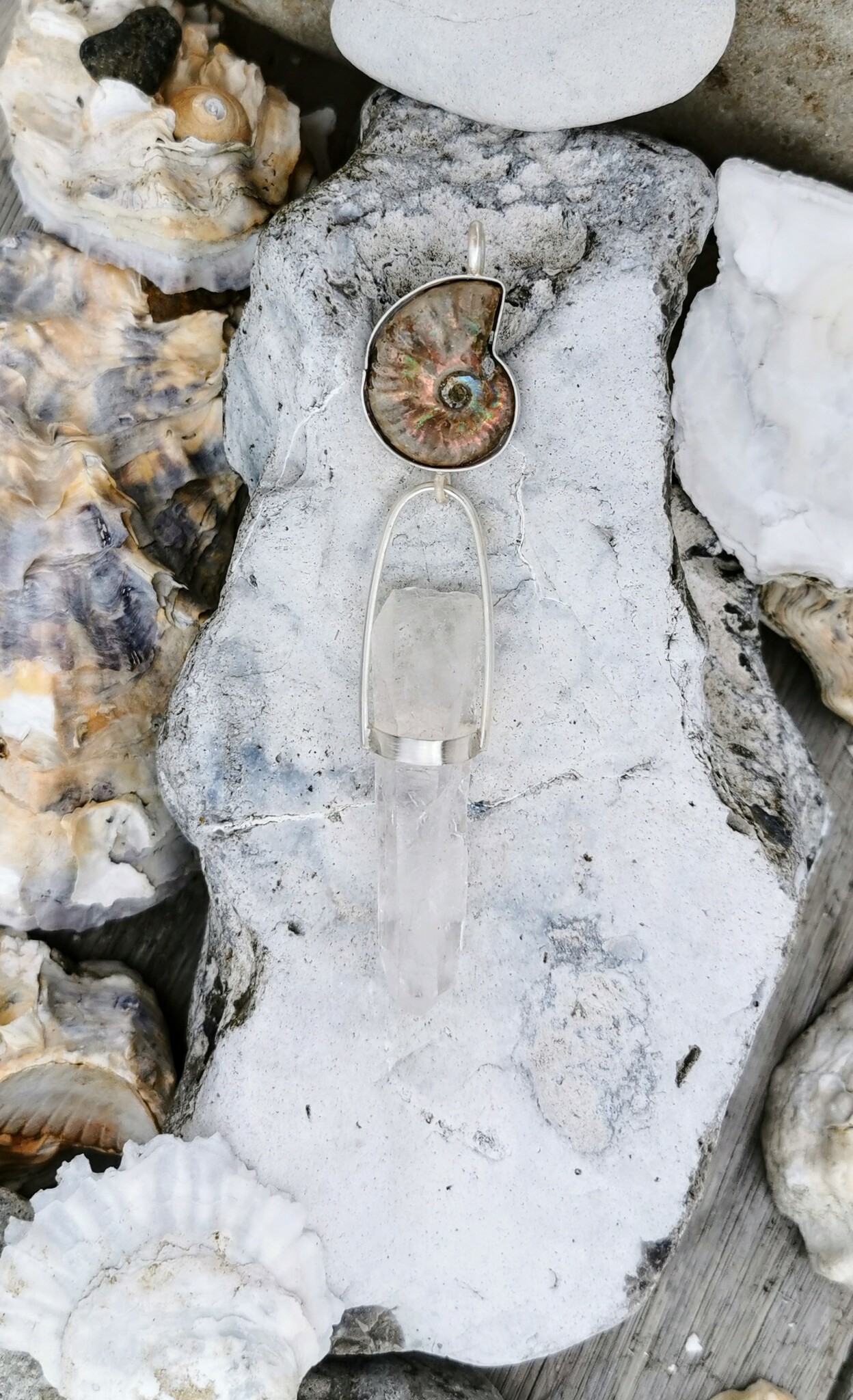 Hel silvrig ammonit med Lemurien bergkristall